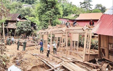 Thủ tướng yêu cầu tập trung khắc phục cơ sở hạ tầng, khôi phục sản xuất kinh doanh sau bão lũ tại khu vực Trung Bộ