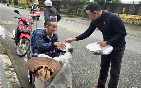 Bữa cơm giá 2.000 đồng của Thiếu tá quân đội