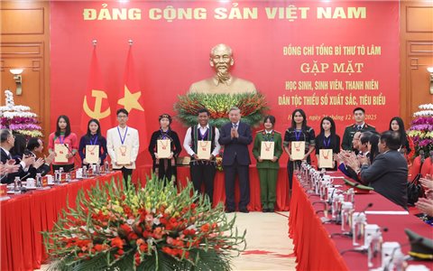 Tổng Bí thư nêu 3 yêu cầu tiếp tục chăm lo bồi dưỡng thế hệ trẻ người DTTS