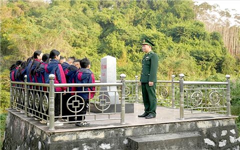 Lạng Sơn: 110 học sinh trải nghiệm “Tiết học Biên cương”