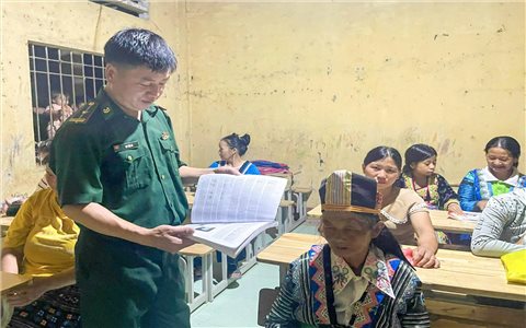 Thiếu tá biên phòng và hành trình xóa mù chữ nơi rẻo cao Mường Lát