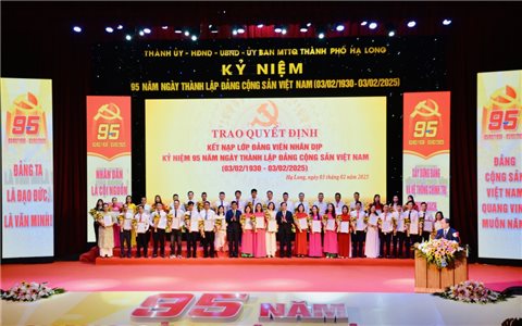 Hạ Long (Quảng Ninh): Kết nạp "Lớp đảng viên 95 năm" với chủ đề “Thanh xuân dâng Đảng”