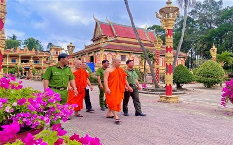 Trà Vinh: Phát huy vai trò Người có uy tín, chức sắc tôn giáo trong vùng đồng bào DTTS