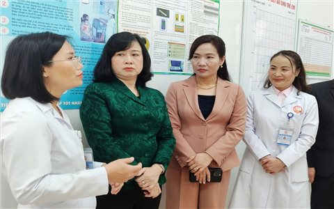 Bộ trưởng Bộ Y tế Đào Hồng Lan kiểm tra công tác phòng, chống bệnh sởi và công tác tiêm chủng tại Quảng Ninh