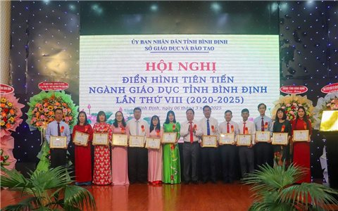 Bình Định tuyên dương 73 nhà giáo điển hình tiên tiến giai đoạn 2020 - 2025