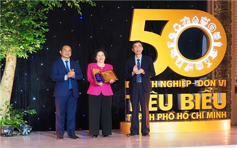 Vinamilk được vinh danh là doanh nghiệp tiêu biểu của TP. Hồ Chí Minh nhân kỷ niệm 50 năm ngày thống nhất đất nước