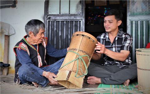 A Biu - Người đã dành hơn nửa thế kỷ để bảo tồn văn hóa dân tộc