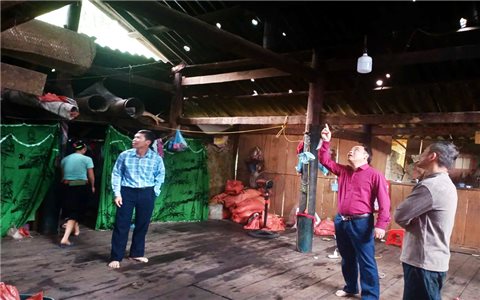 Mèo Vạc (Hà Giang): Hỗ trợ người dân khắc phục hậu quả do mưa đá gây ra