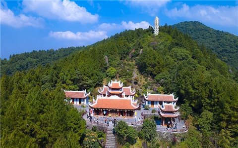 Hương Tích tự trên đỉnh non Hồng
