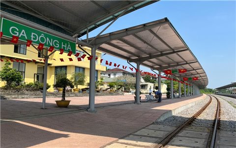 Chạy đôi tàu khách từ Quảng Bình đến Quảng Trị: Giải pháp di chuyển cho công chức đi làm sau khi sáp nhập tỉnh