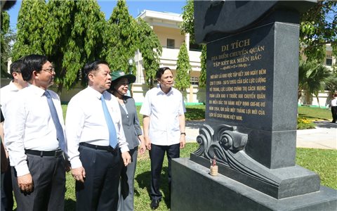 Bình Định: Dâng hoa kỷ niệm Cảng Quy Nhơn - Địa điểm 300 ngày chuyển quân tập kết ra Bắc