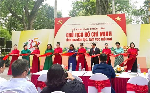 Triển lãm “Chủ tịch Hồ Chí Minh - Tinh hoa dân tộc, tầm vóc thời đại”
