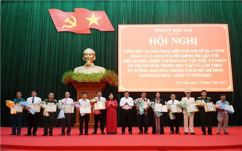 Kon Tum: Tuyên dương 30 tập thể, 46 cá nhân tiêu biểu trong học tập và làm theo tư tưởng, đạo đức, phong cách Hồ Chí Minh