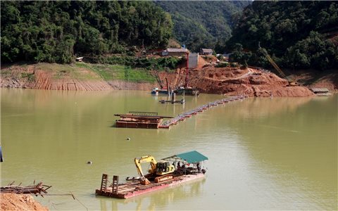 Nghệ An: Khó khăn còn lại trên tuyến giao thông vào các xã vùng lòng hồ ở Tương Dương