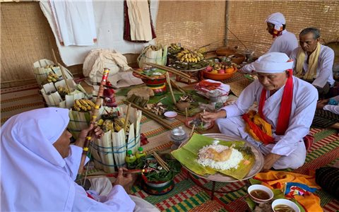 Lễ tế trâu trên đền tháp Po Klong Garai