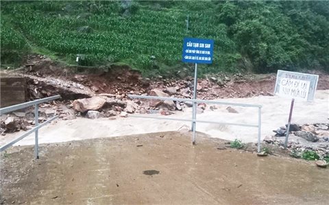 Ba thôn ở xã Y Tý bị chia cắt do mưa lũ