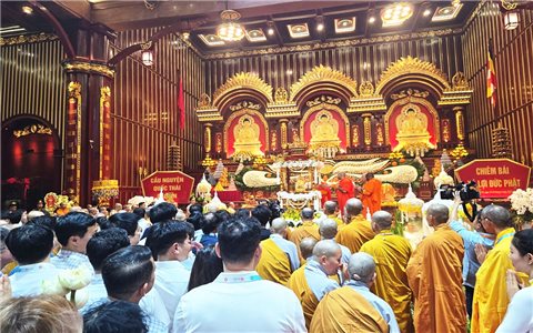 Linh thiêng Lễ cung rước Xá lợi Đức Phật về Cung Trúc Lâm Yên Tử