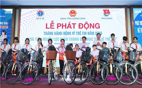 Quảng Bình: Tặng 100 suất quà cho trẻ em mồ côi, trẻ em có hoàn cảnh đặc biệt khó khăn