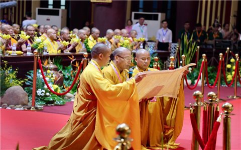 Lễ dâng hoa đăng, cầu nguyện quốc thái dân an tại Yên Tử