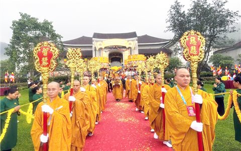 Cung tiễn Xá lợi Đức Phật từ Yên Tử về chùa Chuông