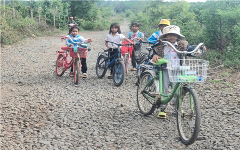 Gian nan con đường đến trường của học sinh DTTS ở xã nông thôn mới Ia Chim