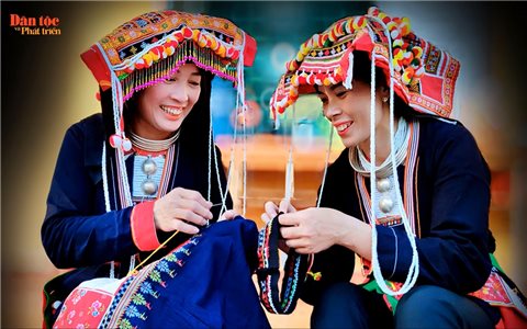Ngôn ngữ văn hóa trên trang phục truyền thống