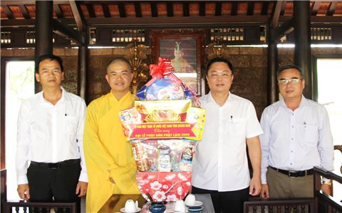 Lãnh đạo Ủy ban MTTQ Việt Nam tỉnh Quảng Nam thăm, chúc mừng Đại lễ Phật đản