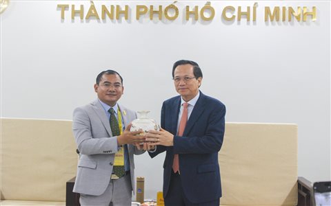 Bộ trưởng Bộ Dân tộc và Tôn giáo Đào Ngọc Dung tiếp xã giao Quốc vụ khanh Bộ Nghi lễ và Tôn giáo Vương quốc Campuchia