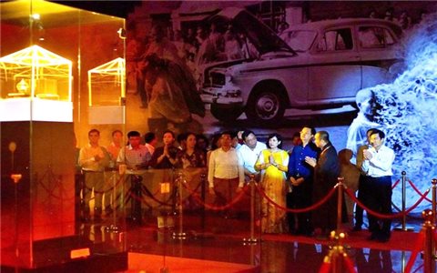 Phó Thủ tướng Mai Văn Chính chiêm bái Xá lợi Bồ tát Thích Quảng Đức