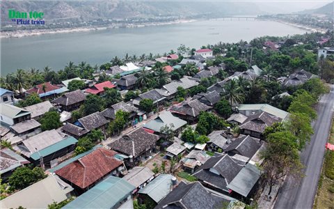 Thị xã Mường Lay có mật độ nhà sàn truyền thống nhiều nhất Việt Nam