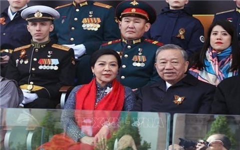 Tổng Bí thư Tô Lâm và Phu nhân dự Lễ duyệt binh kỷ niệm 80 năm Ngày Chiến thắng trong Chiến tranh Vệ quốc vĩ đại tại Moskva