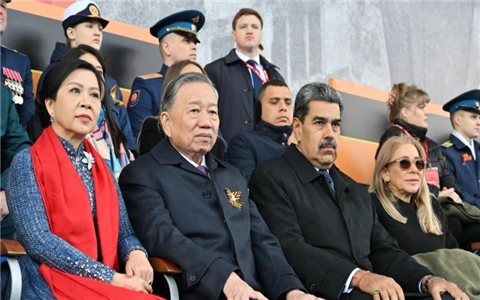 Tổng Bí thư Tô Lâm và Phu nhân dự Lễ duyệt binh kỷ niệm 80 năm Ngày Chiến thắng trong Chiến tranh Vệ quốc vĩ đại tại Moskva