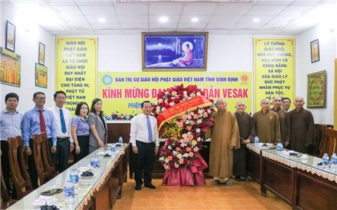Lãnh đạo UBND tỉnh Bình Định thăm các tổ chức Phật giáo nhân dịp Lễ Phật đản