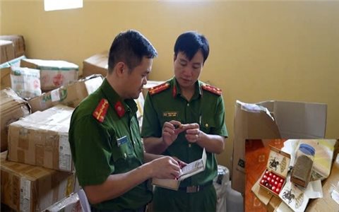 Yên Bái: Bắt giữ cặp vợ chồng sản xuất, buôn bán hàng cấm