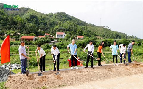 Bắc nhịp cầu yêu thương nơi vùng cao gian khó