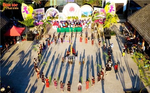 Gặp nhau ở chợ phiên