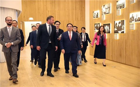 Thủ tướng Phạm Minh Chính và Phu nhân tìm hiểu mô hình hợp tác công tư về văn hóa ở Tallinn