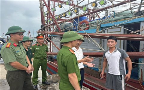 Thanh Hóa "rút ngắn" thời gian nghị trường để phòng, chống bão