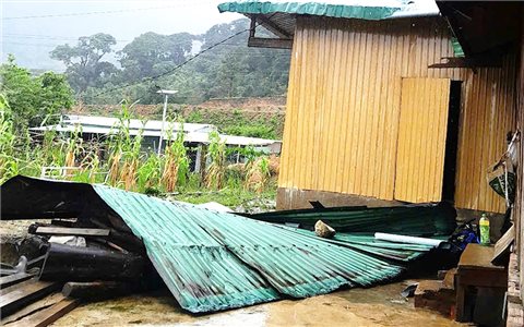 Quảng Ngãi: 22 căn nhà của đồng bào DTTS ở xã Măng Ri bị tốc mái