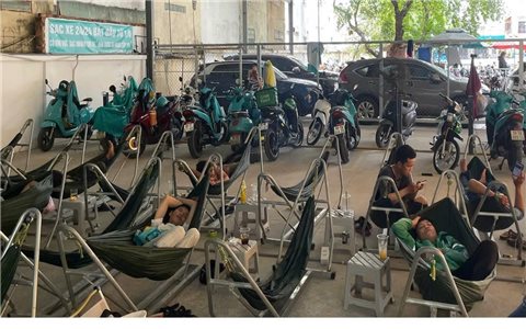 Xu hướng mô hình kinh doanh mới “2 trong 1”: Cà phê - trạm sạc