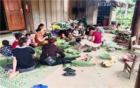 Gieo yêu thương trong ngày lũ dữ
