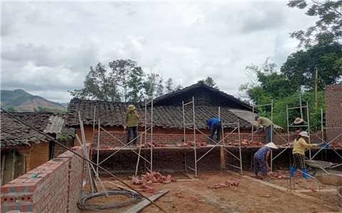 Nghĩa xóm, tình làng trong xóa nhà tạm ở vùng cao Quảng Ninh