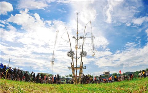 Vũ trụ trên cây nêu của người Ba Na