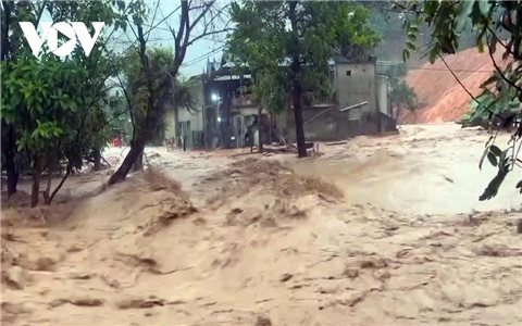 Mưa lớn làm 12 người chết và mất tích, nhiều tài sản bị cuốn trôi tại hai tỉnh Điện Biên và Sơn La