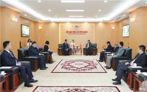 Thứ trưởng Y Thông tiếp xã giao Đoàn Ủy ban Dân tộc Nhà nước Trung Quốc