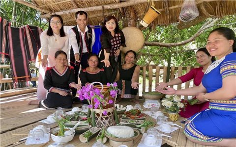 Những nghệ nhân “thầm lặng” giữ nghề truyền thống ở xã Ngọk Réo