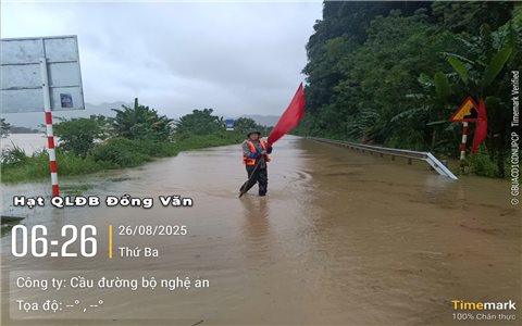 Nghệ An sau bão: Đồng bằng tan hoang, miền núi chạy lũ