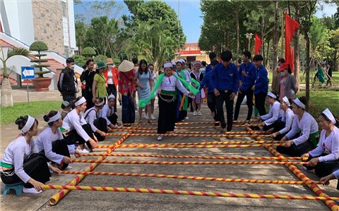 "Sống động" văn hóa Mường trên vùng biên giới Gia Lai