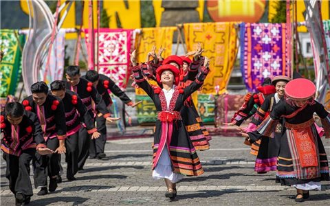 Văn nghệ sĩ - Chiếc "sàng" của đời sống hiện thực