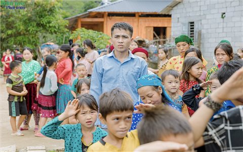 Bí thư Già Mí Già hiến đất dựng trường